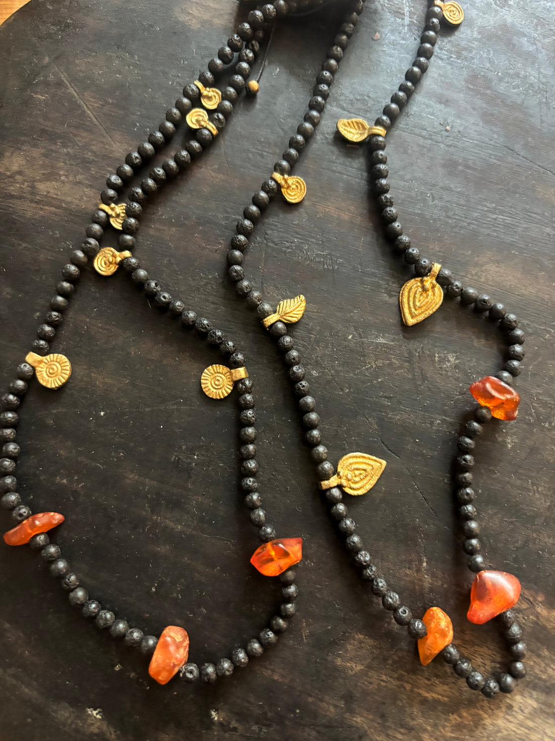 SAMSARA COLLECTION Halsband Lava Bärnsten