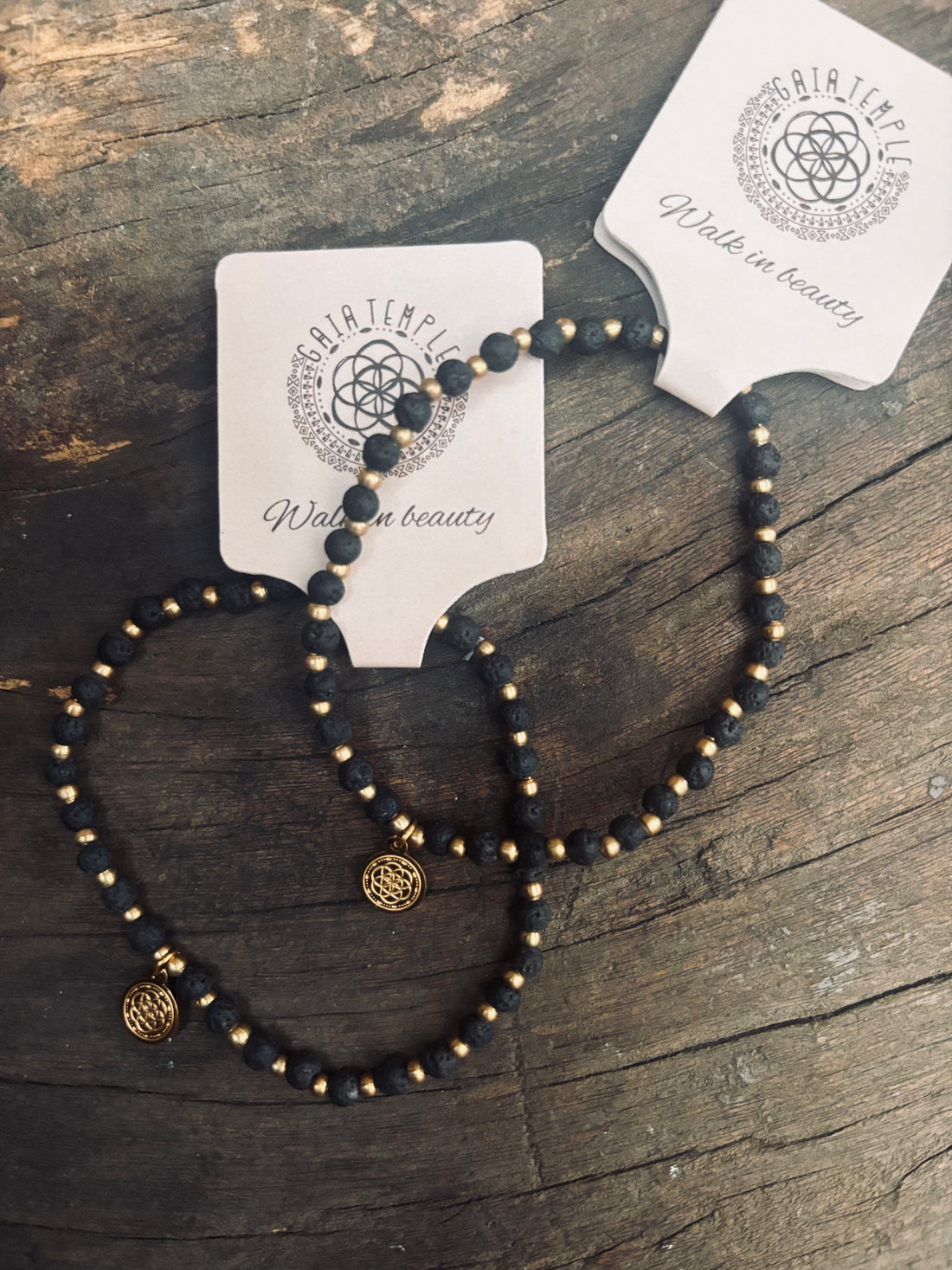 Armband i lavasten &amp; mässing