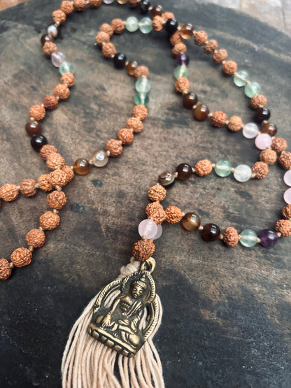 Mala - Rudraksha, rosenkvarts &amp; flourit
