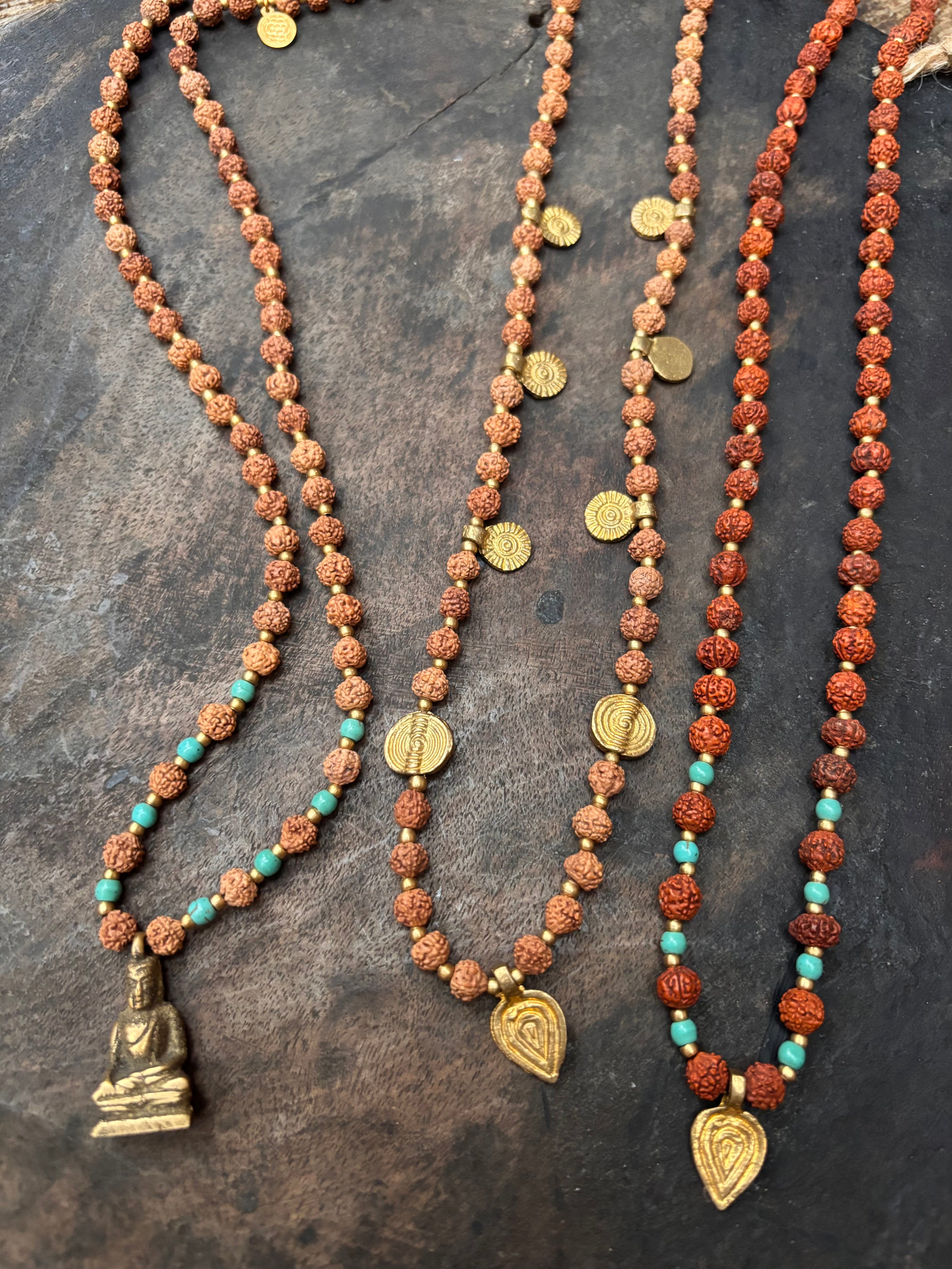 Halsband Rudraksha
